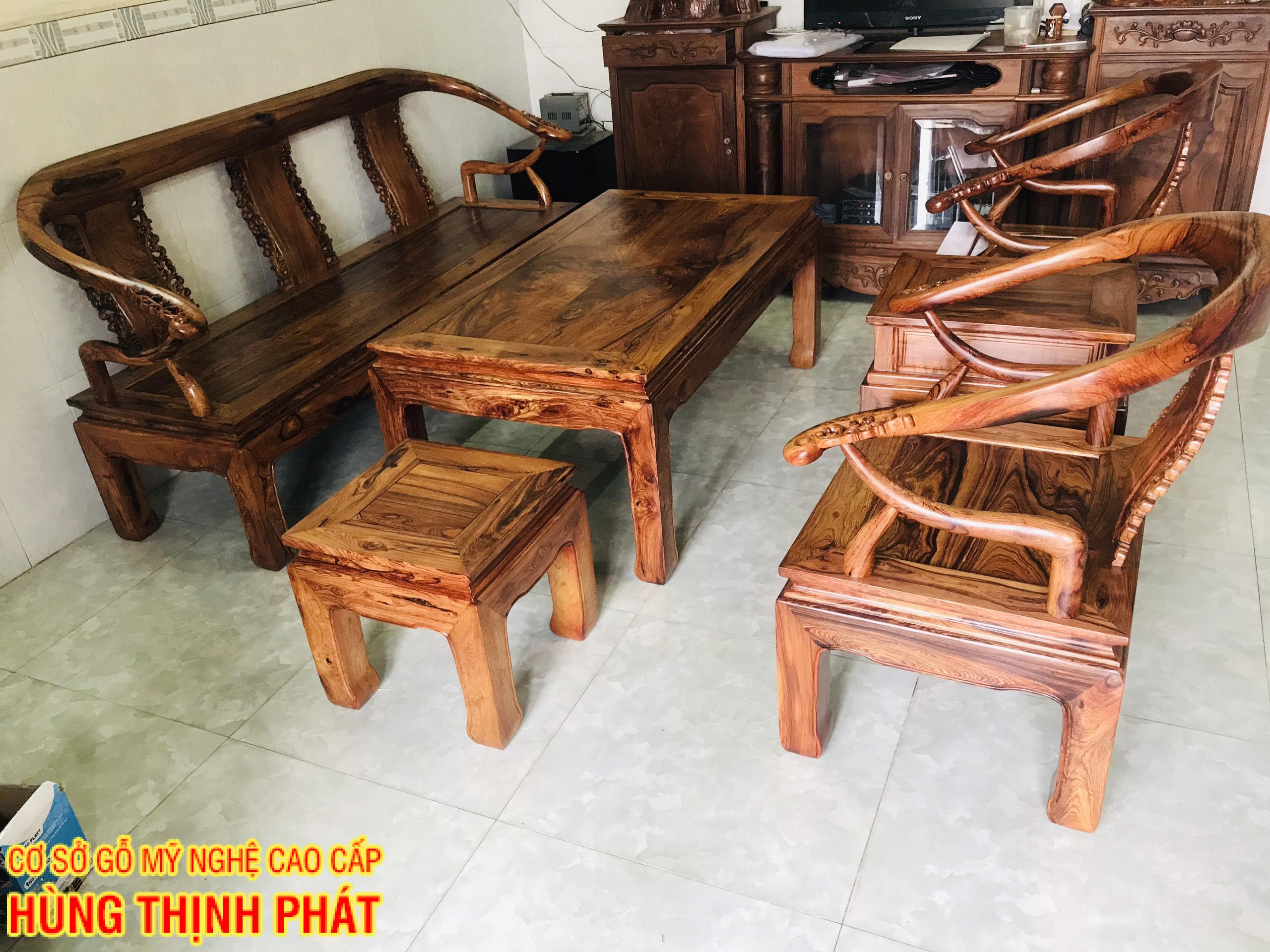 hình chụp tổng quan bộ bàn ghế Minh Lùn