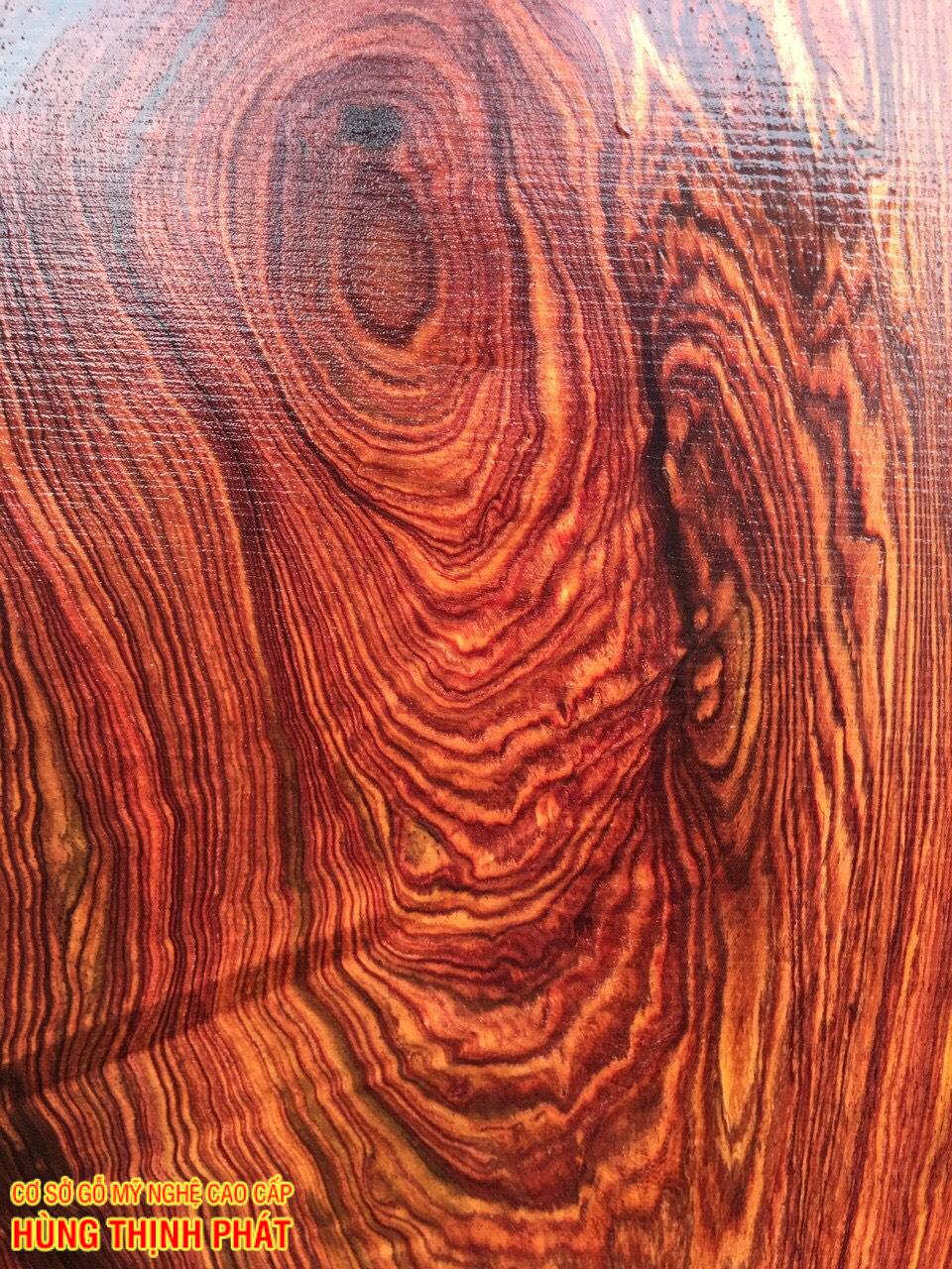 cận cảnh Vân gỗ và màu sắc tự nhiên của Gỗ Cẩm Lai