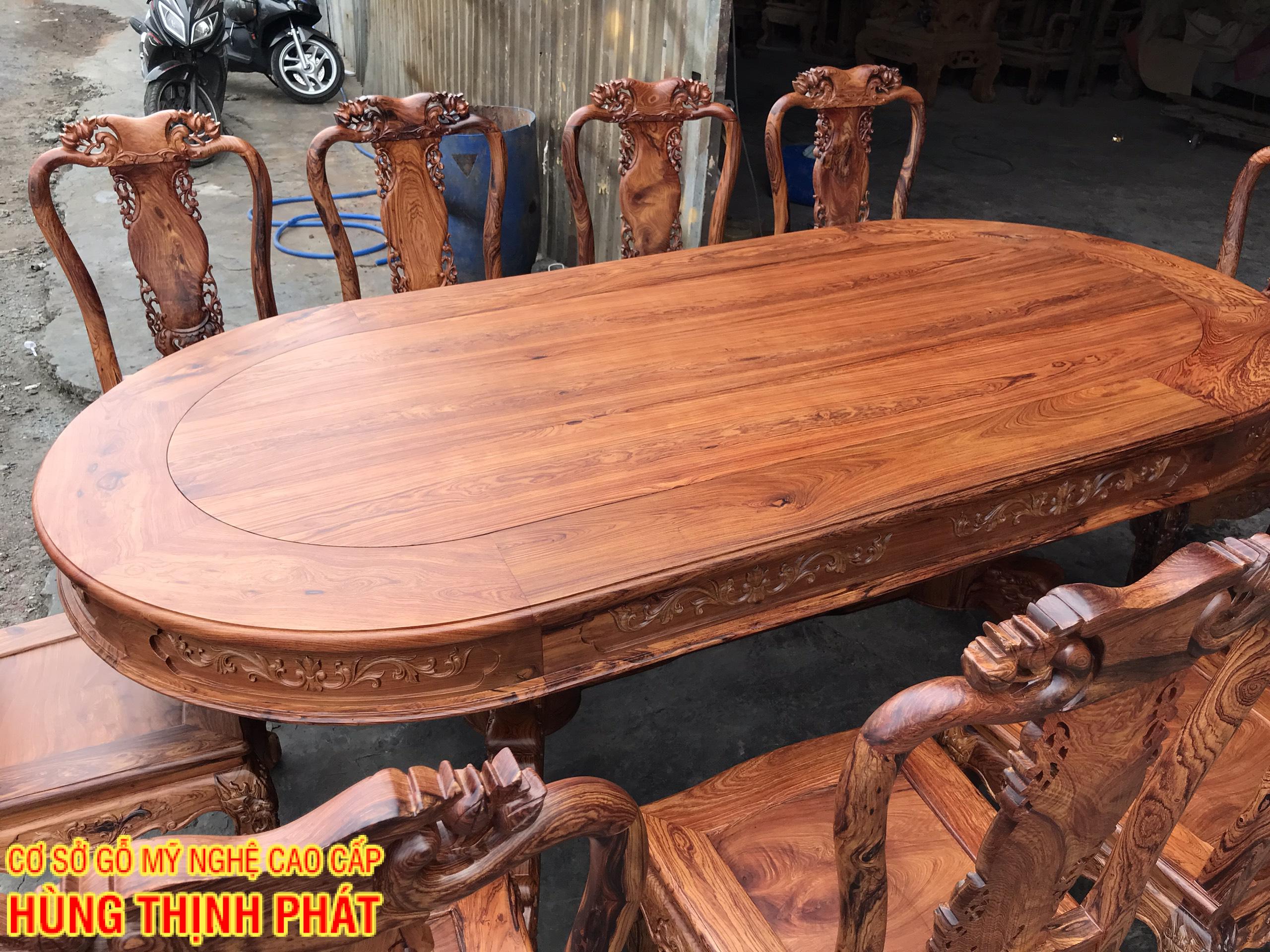 Cận cảnh bàn ăn cẩm lai Hình Ô Van