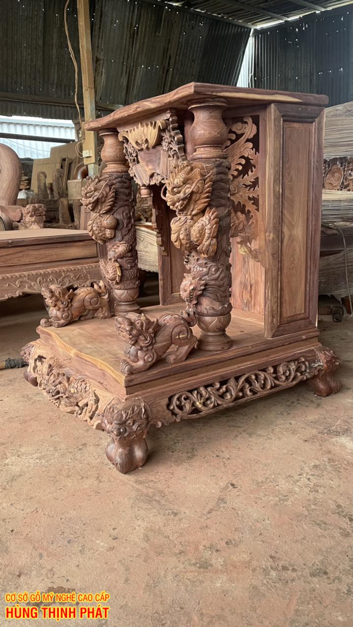 HÌNH CHỤP BÊN HÔNG BÀN THỜ ÔNG ĐỊA GỖ CẨM LAI