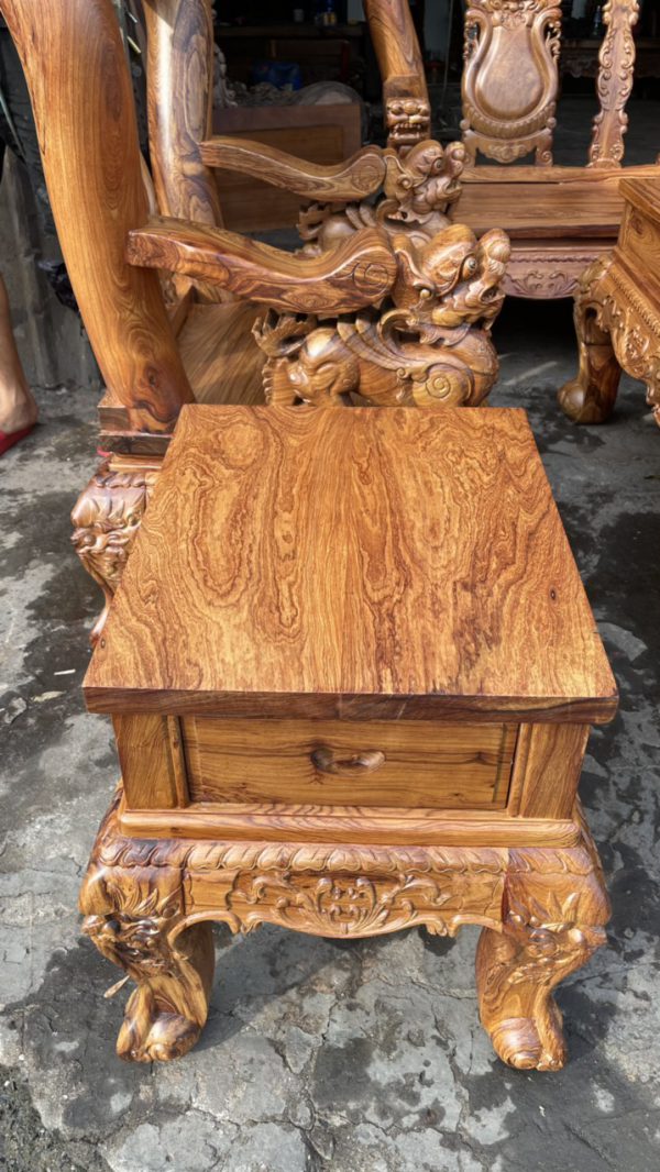 đôn của bộ bàn ghế gỗ Cẩm Lai