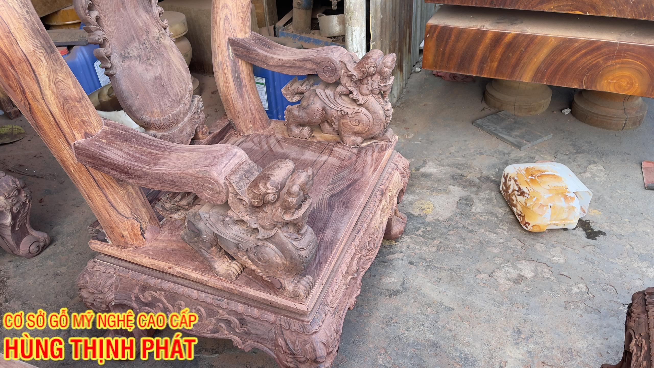 bàn ghế phòng khách hàng mộc gỗ Cẩm Lai tay 12 đục Nghê 6