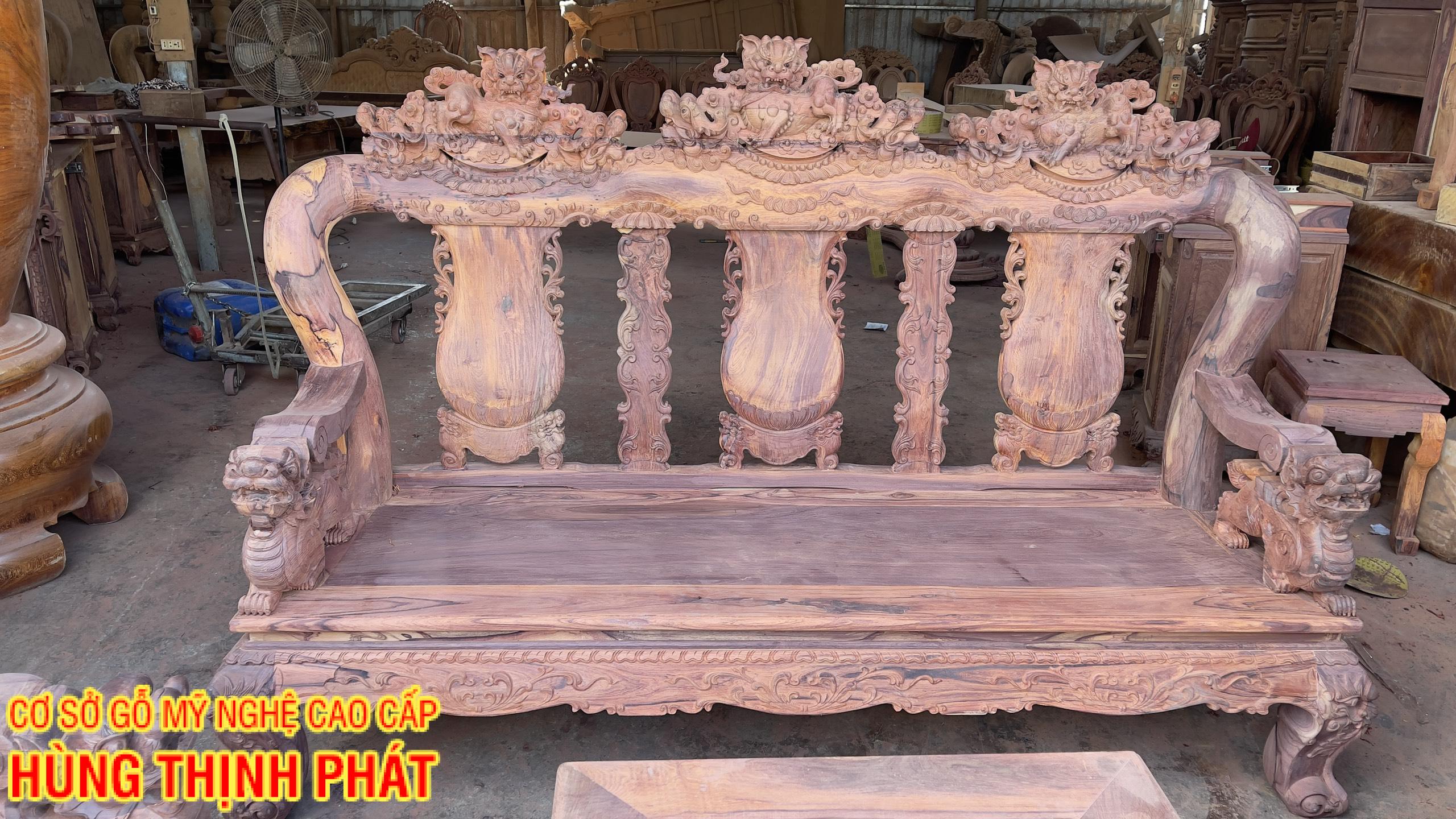 bàn ghế phòng khách hàng mộc gỗ Cẩm Lai tay 12 đục Nghê 6