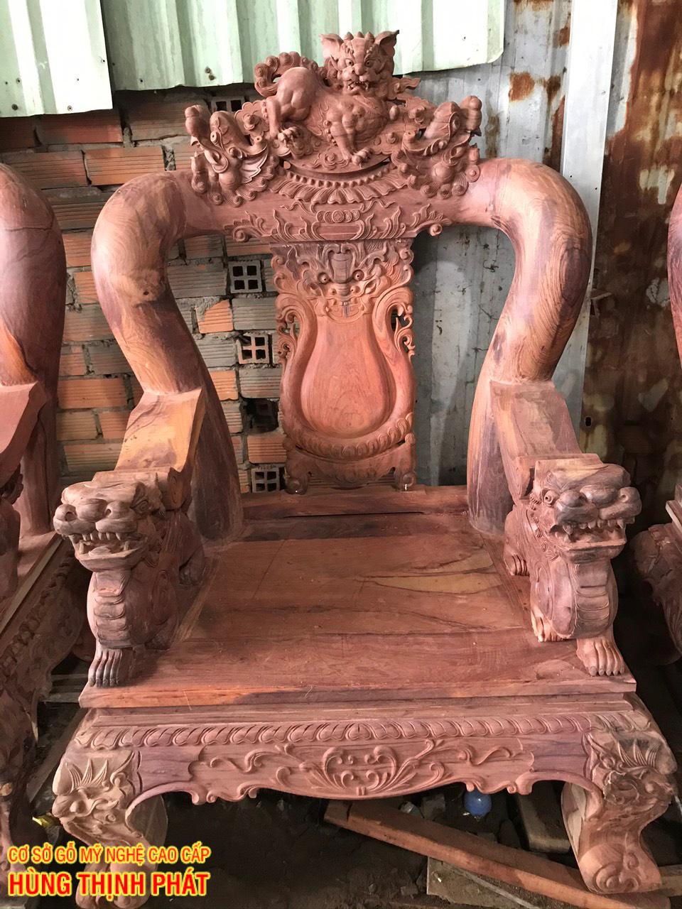 BỘ BÀN GHẾ PHÒNG KHÁCH GỖ CẨM LAI TAY 14 ĐỤC NGHÊ ĐỈNH