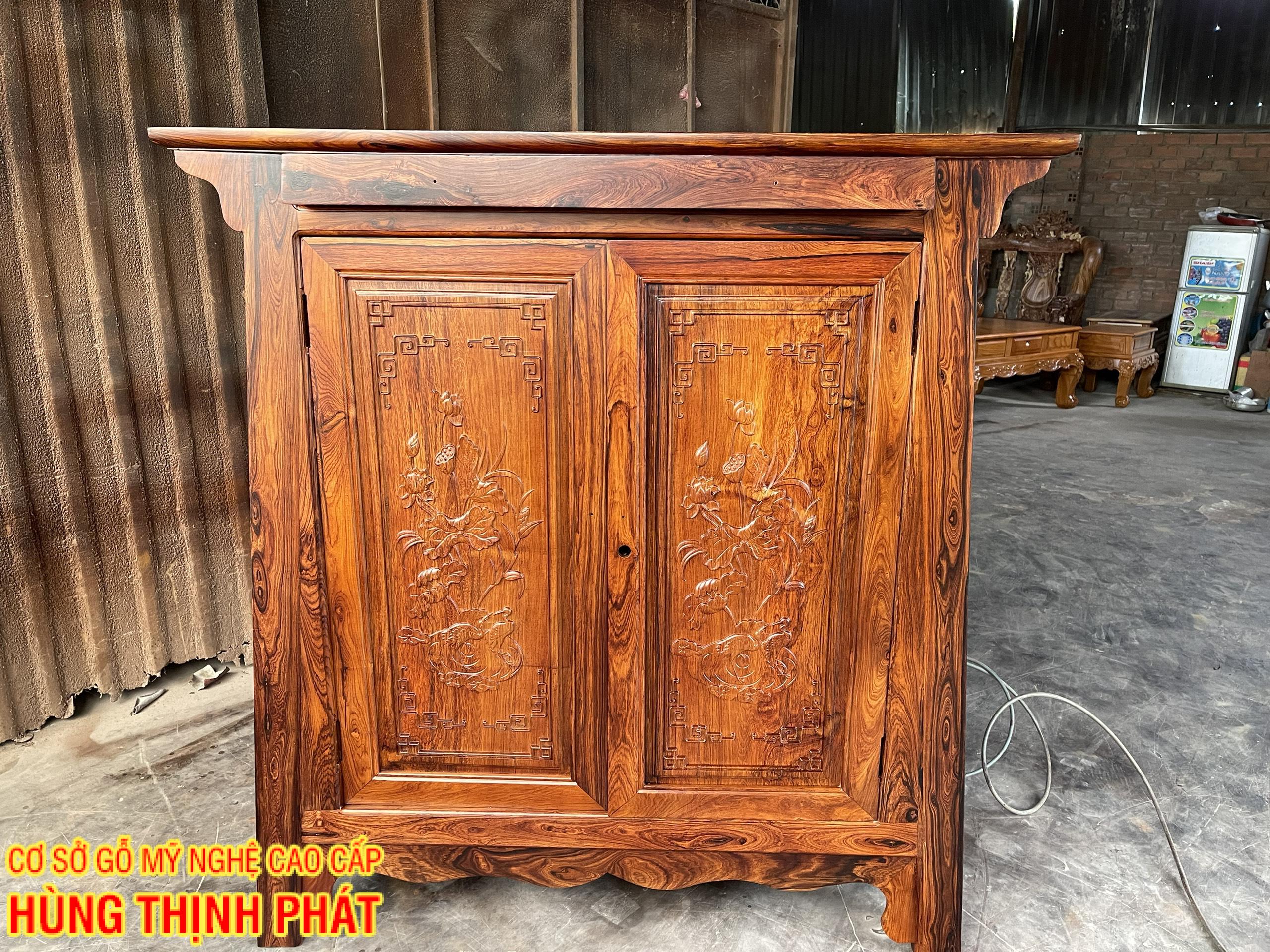 TỦ THỜ GỖ CẨM LAI 2 CÁNH CHẠM HOA LÁ SEN