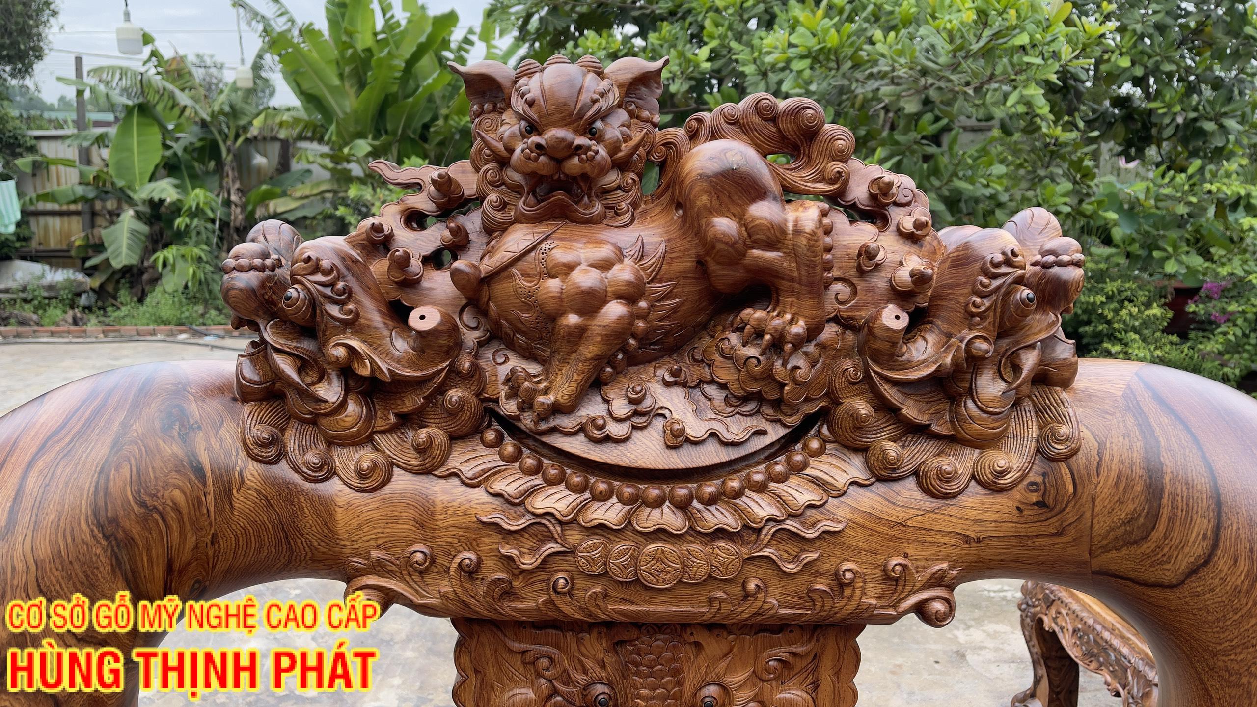 BÀN GHẾ PHÒNG KHÁCH GỖ CẨM LAI TAY 20 ĐỤC NGHÊ 11 MÓN