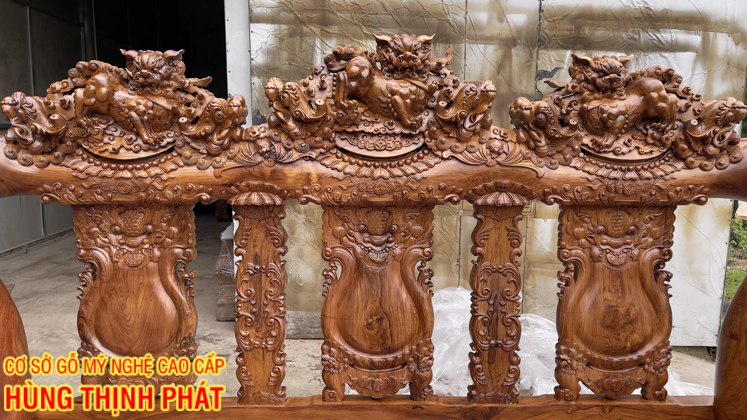 BÀN GHẾ PHÒNG KHÁCH GỖ CẨM LAI TAY 20 ĐỤC NGHÊ 11 MÓN