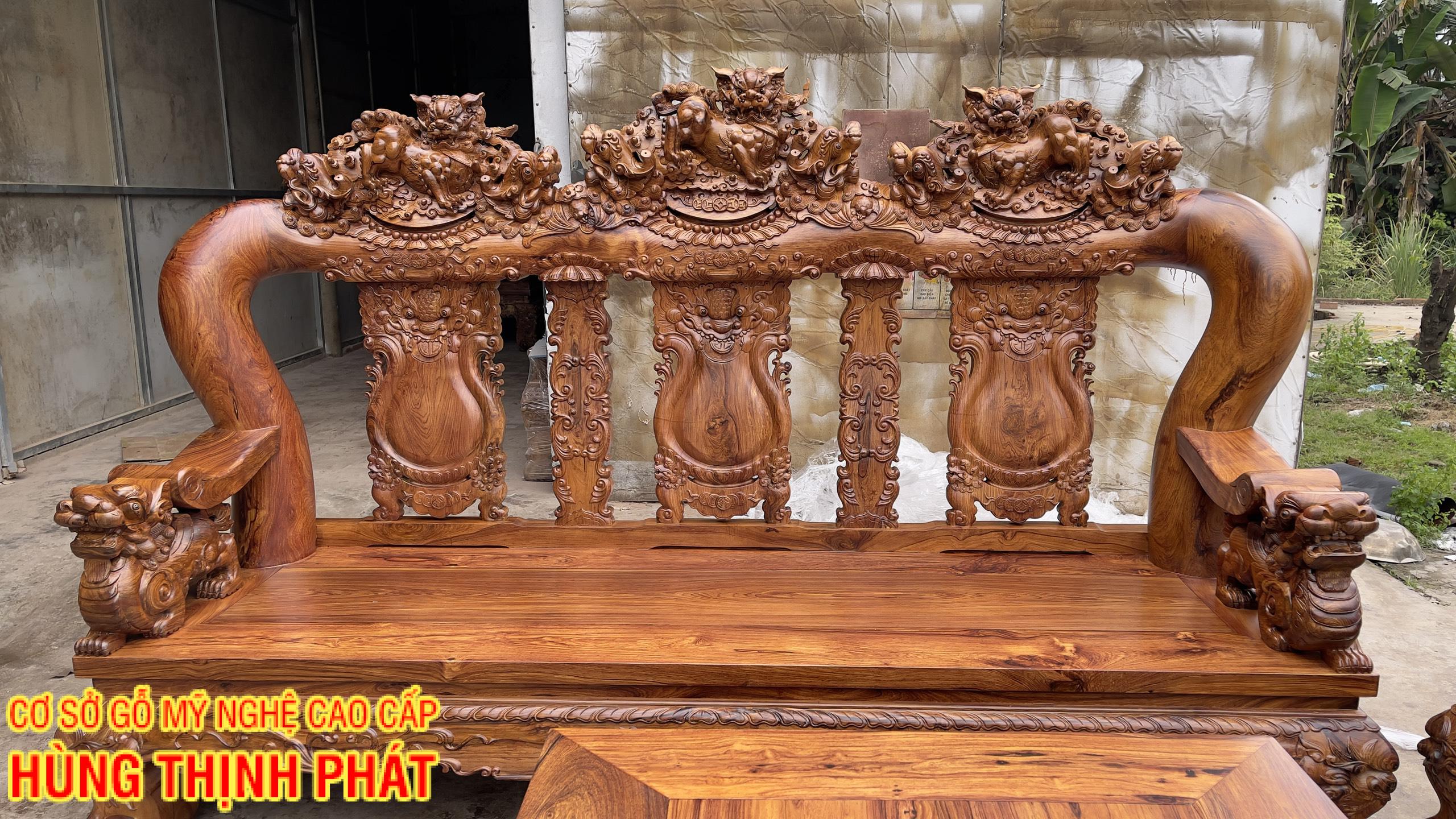 BÀN GHẾ PHÒNG KHÁCH GỖ CẨM LAI TAY 20 ĐỤC NGHÊ 11 MÓN