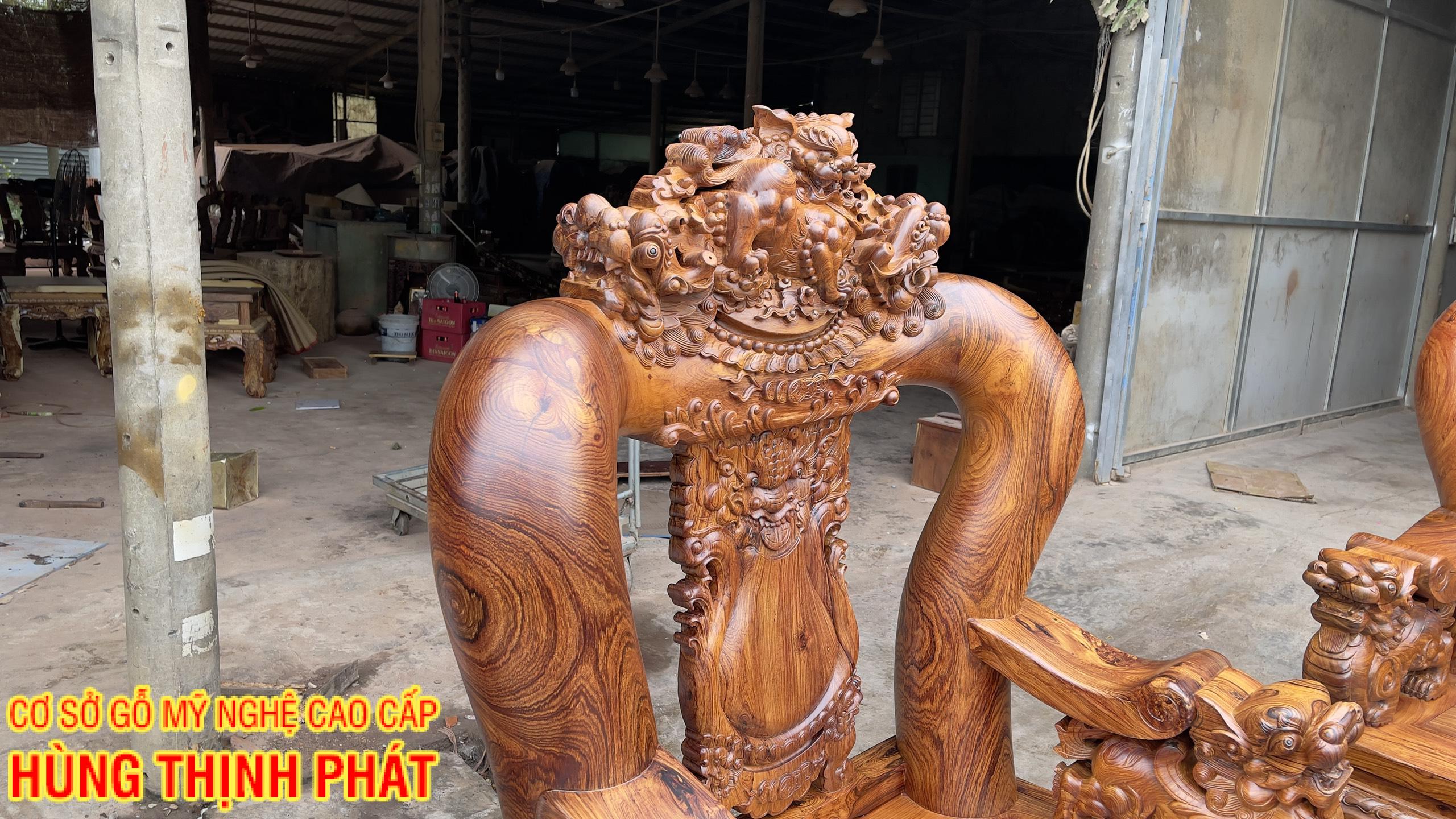 BÀN GHẾ PHÒNG KHÁCH GỖ CẨM LAI TAY 20 ĐỤC NGHÊ 11 MÓN