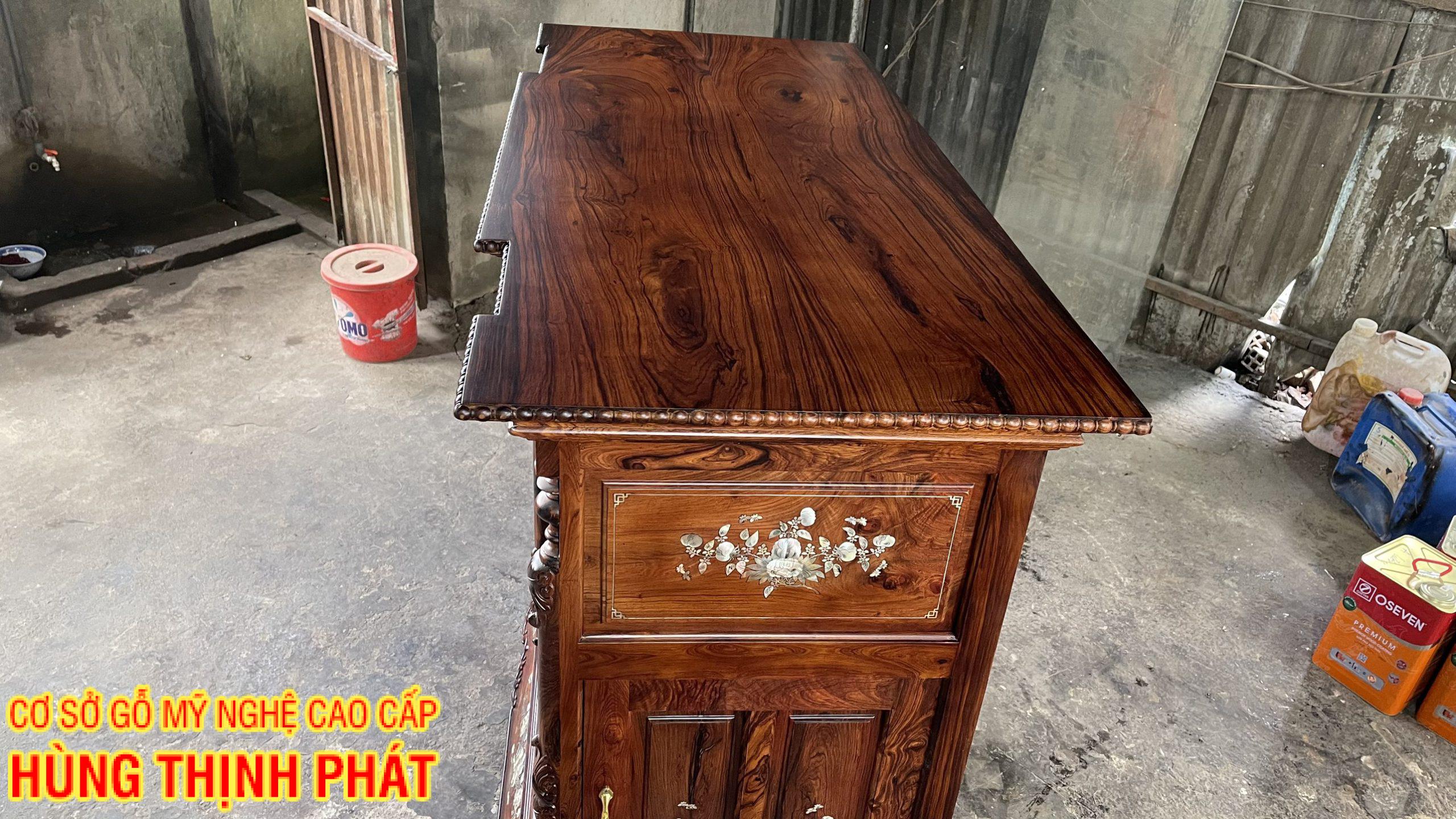 TỦ THỜ GỖ CẨM LAI TRÁM NỔI KHẢM ỐC XÀ CỪ