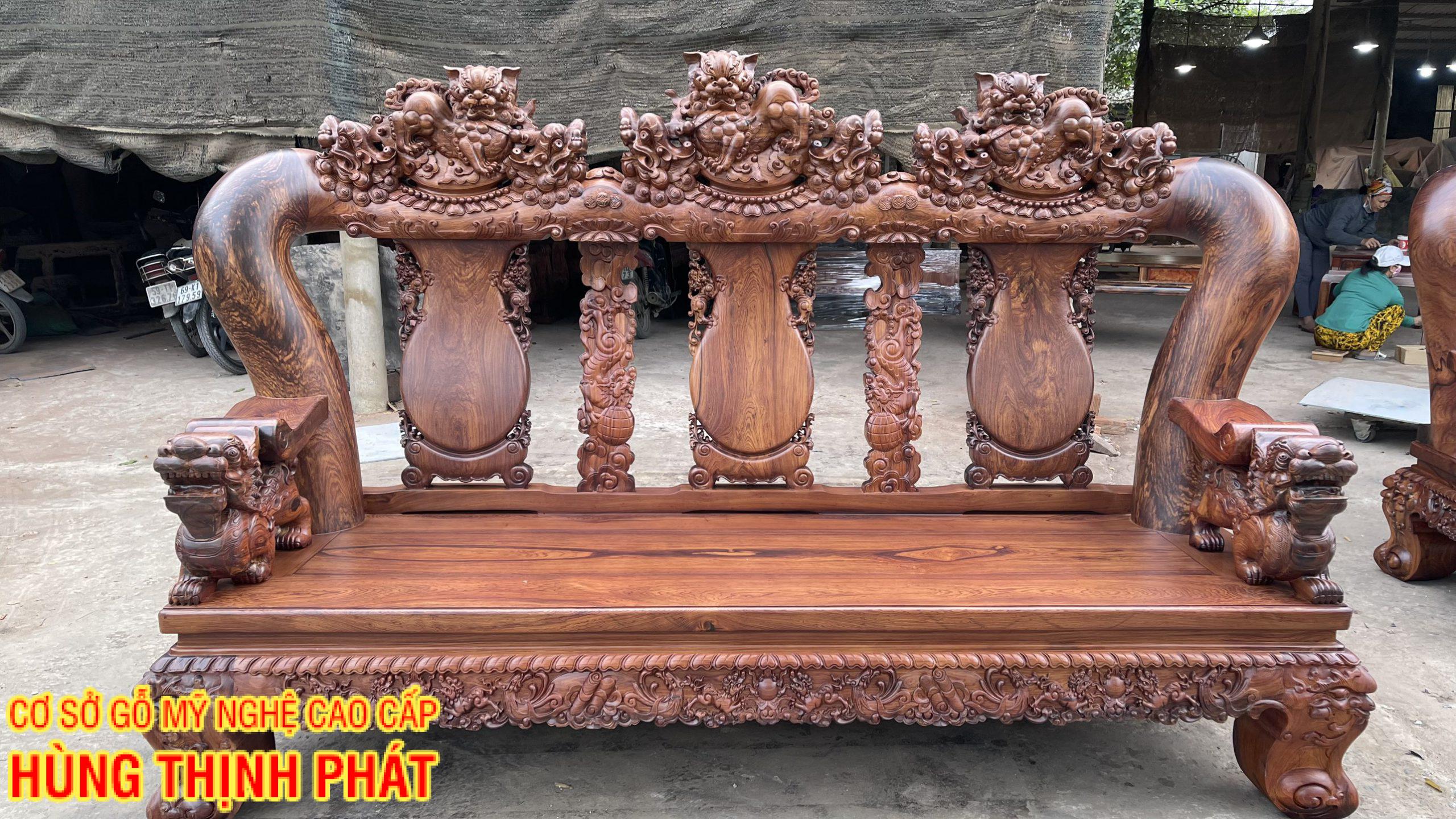 Bàn ghế phòng khách gỗ Cẩm Lai tay 22 đục Nghê 10 món