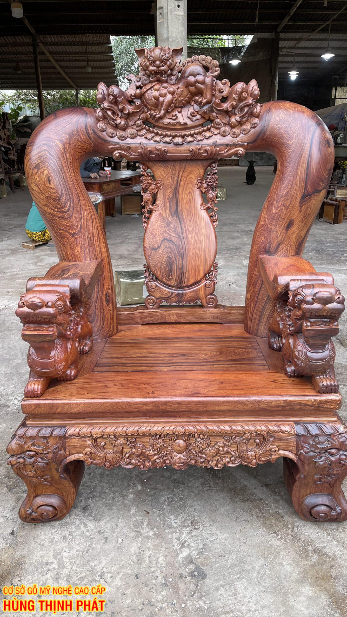 Bàn ghế phòng khách gỗ Cẩm Lai tay 22 đục Nghê 10 món