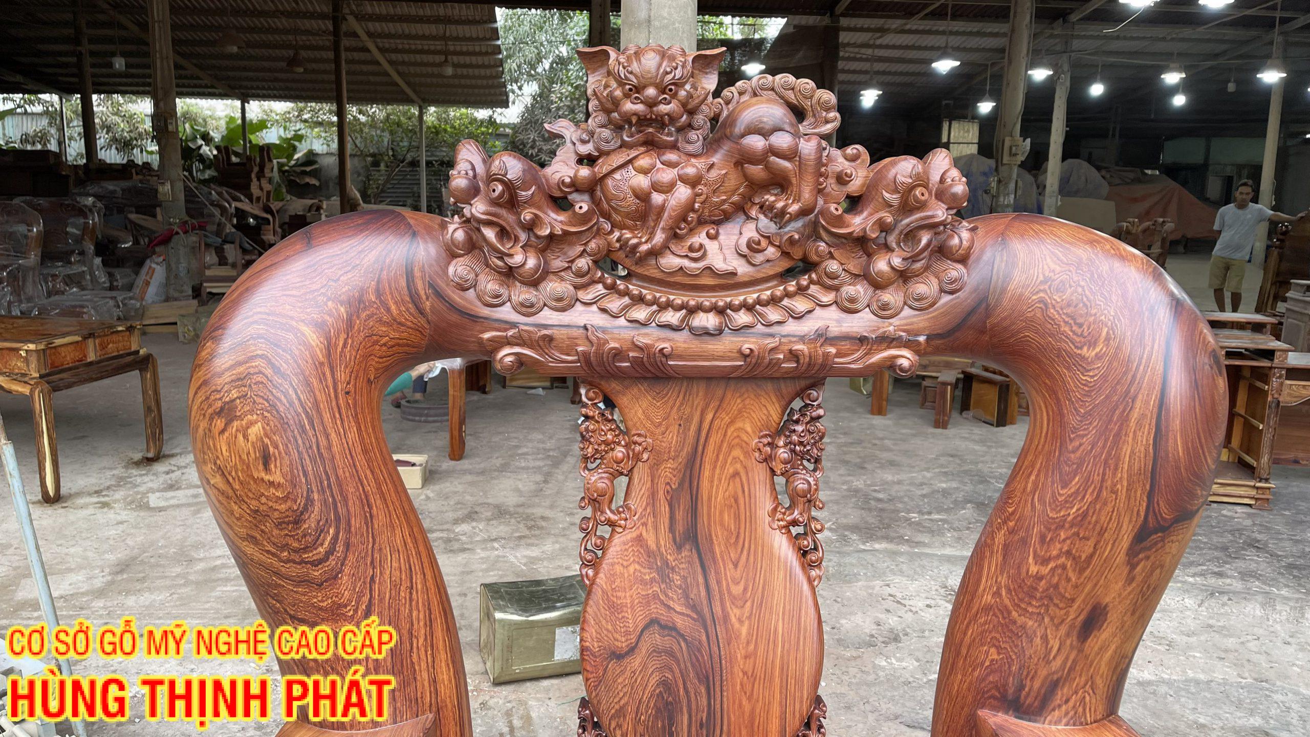 Bàn ghế phòng khách gỗ Cẩm Lai tay 22 đục Nghê 10 món