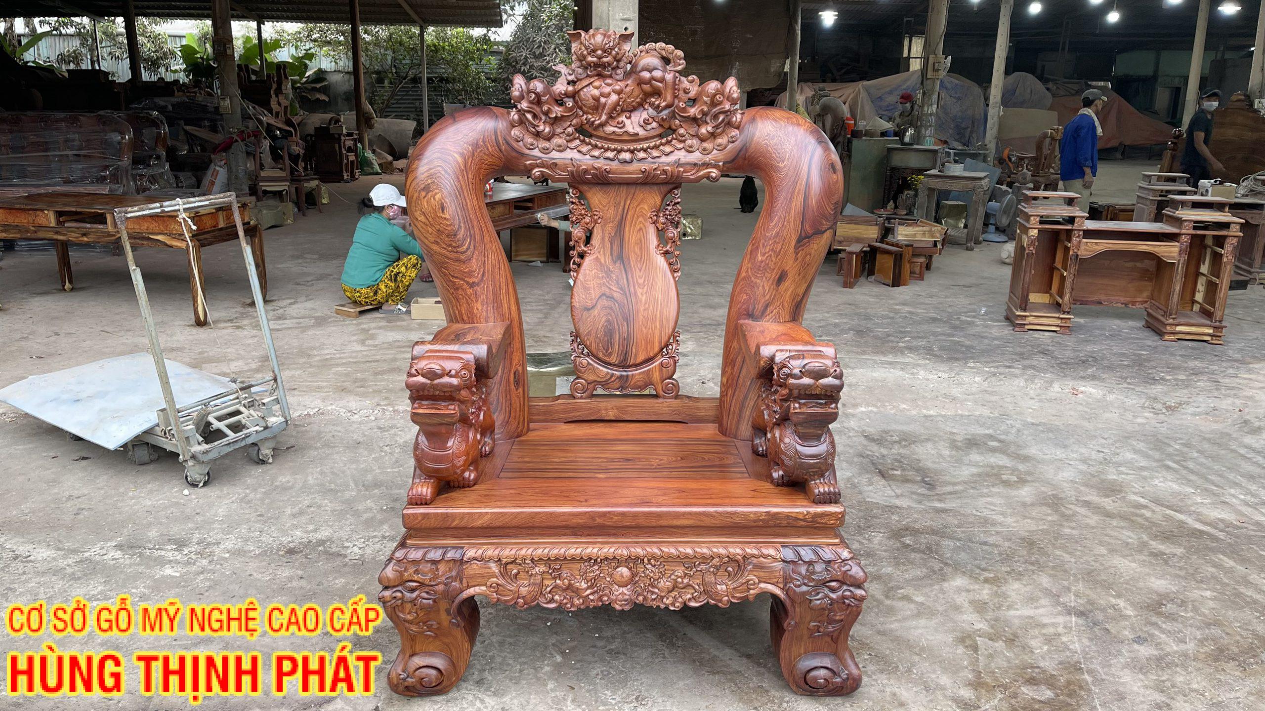 Bàn ghế phòng khách gỗ Cẩm Lai tay 22 đục Nghê 10 món