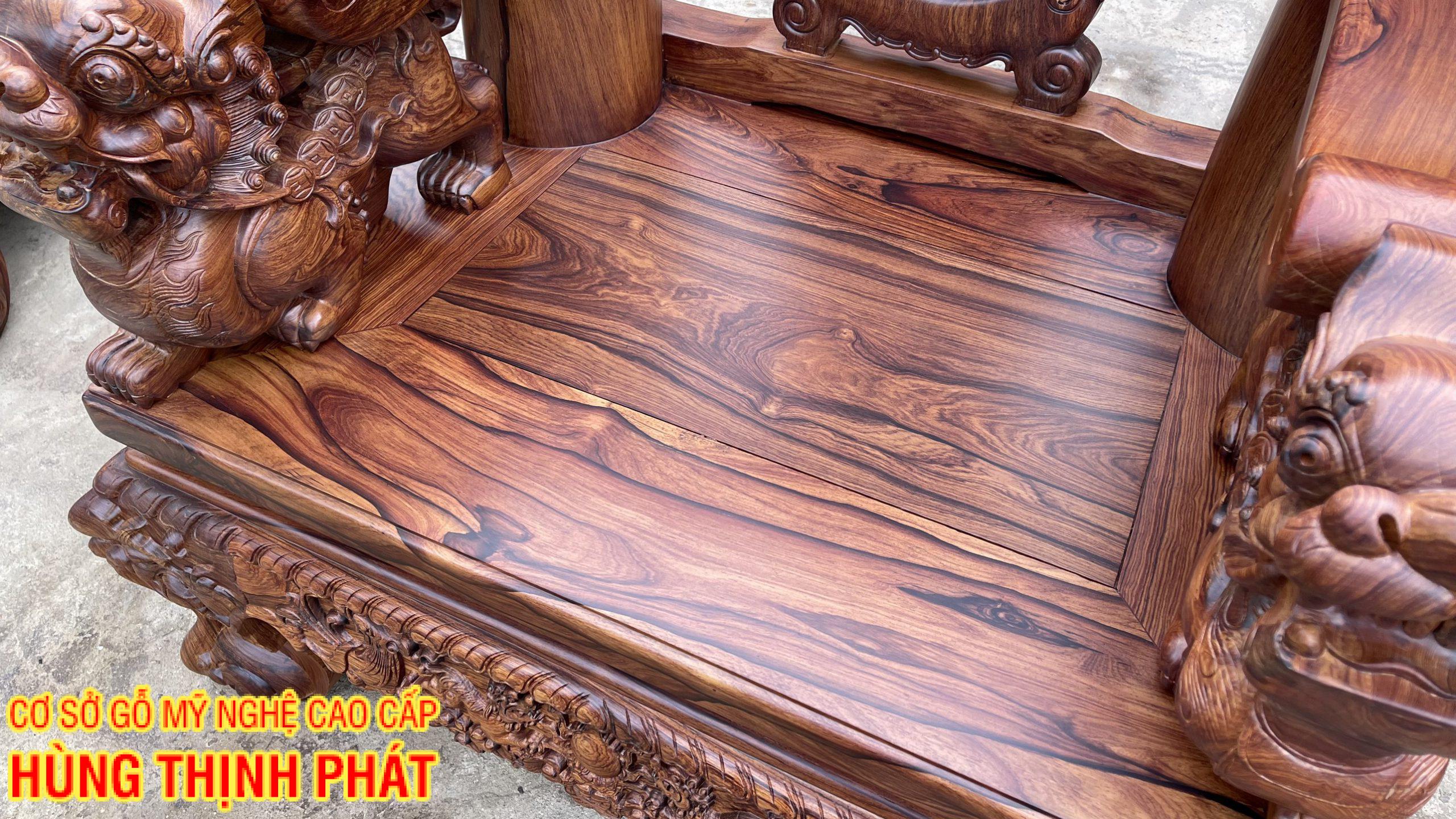 Bàn ghế phòng khách gỗ Cẩm Lai tay 22 đục Nghê 10 món