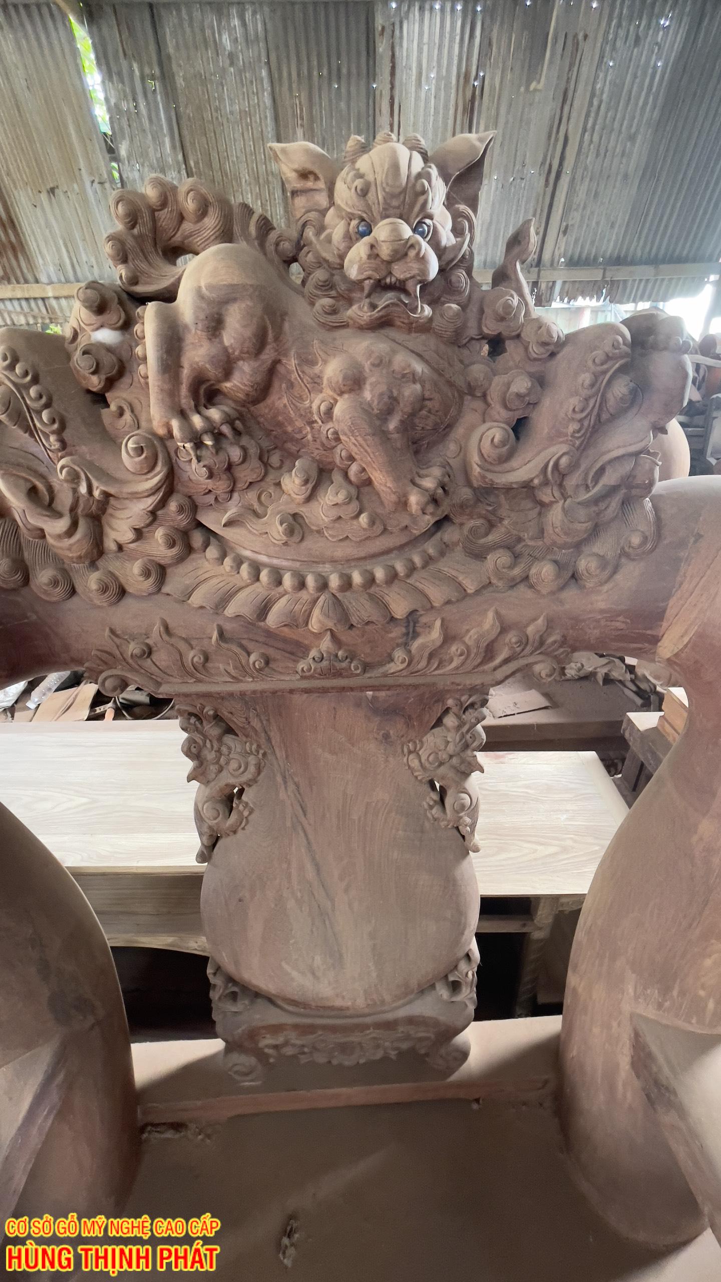 BỘ BÀN GHẾ CẨM LAI TAY 24 10 MÓN ĐỤC NGHÊ ĐỈNH