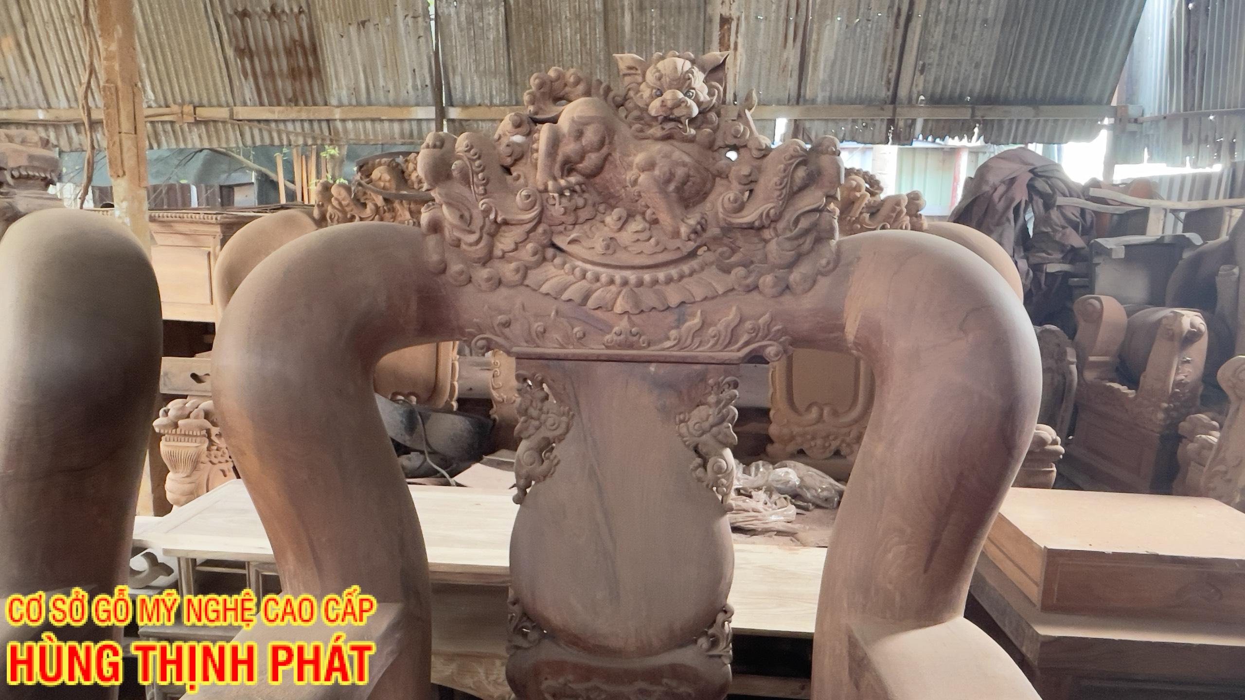 BỘ BÀN GHẾ CẨM LAI TAY 24 10 MÓN ĐỤC NGHÊ ĐỈNH