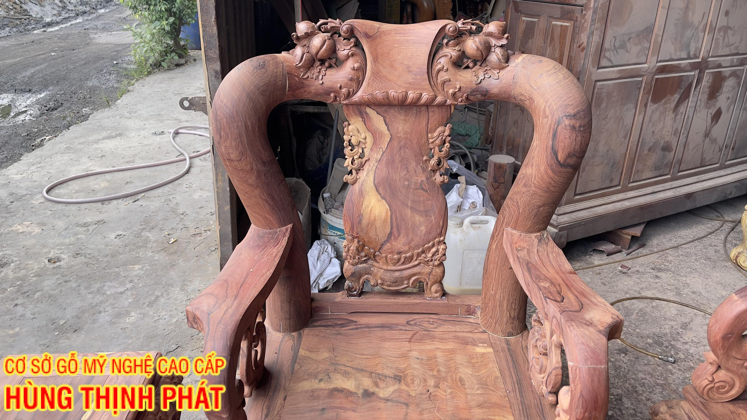 Bộ bàn ghế phòng khách gỗ Cẩm Phèo 6 món tay cột 12 mộc - Sự quý hiếm và độc đáo