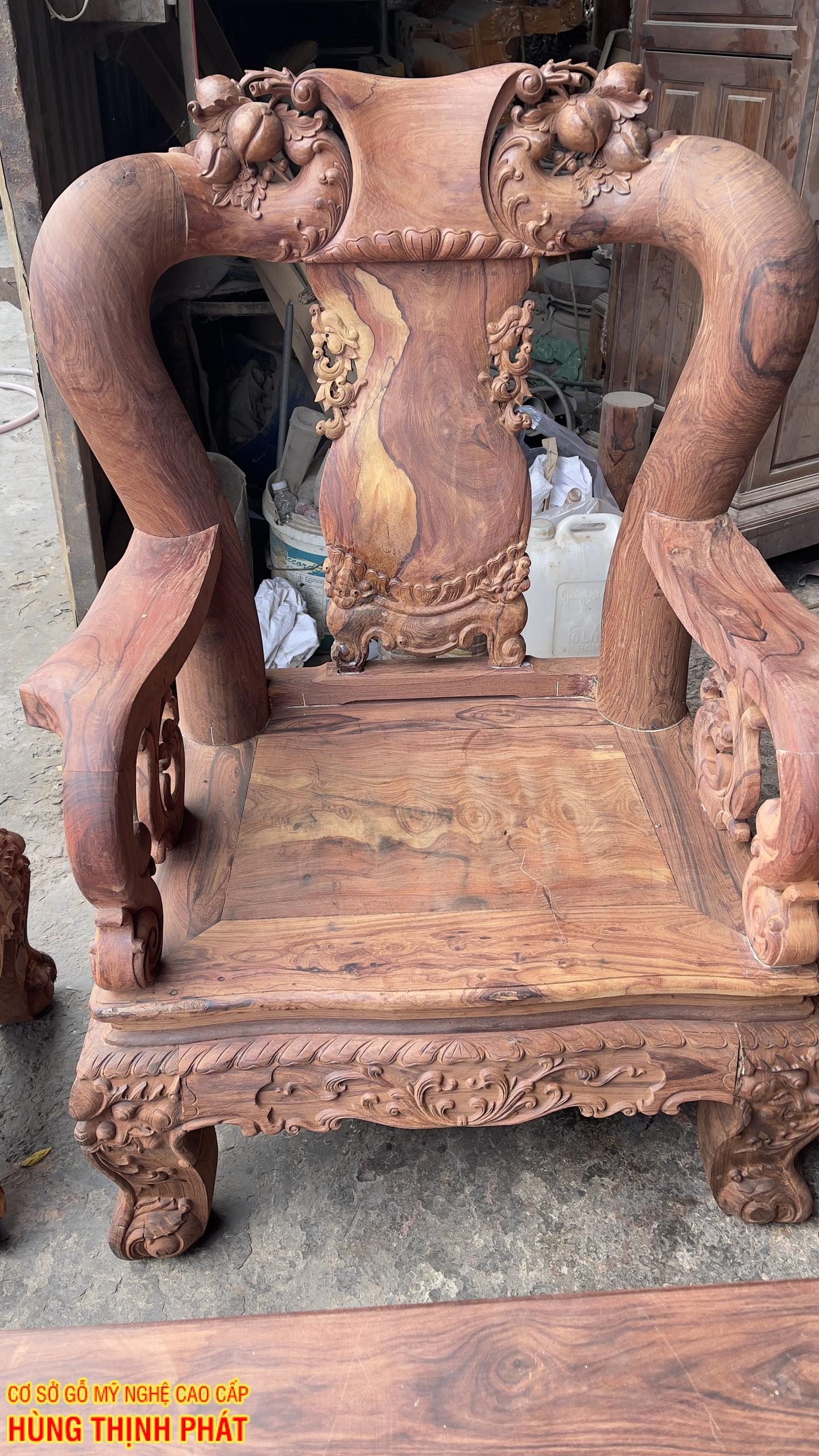 Bộ bàn ghế phòng khách gỗ Cẩm Phèo 6 món tay cột 12 mộc - Sự quý hiếm và độc đáo