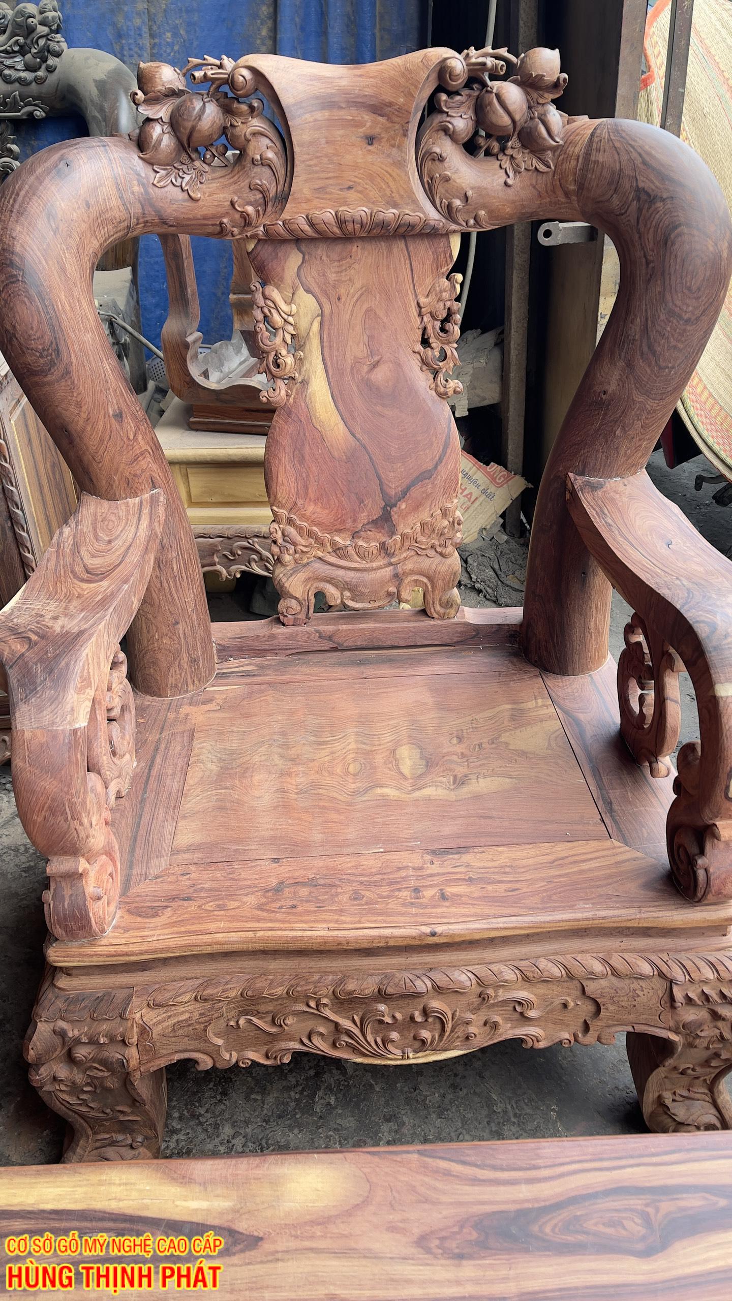 Bộ bàn ghế phòng khách gỗ Cẩm Phèo 6 món tay cột 12 mộc - Sự quý hiếm và độc đáo