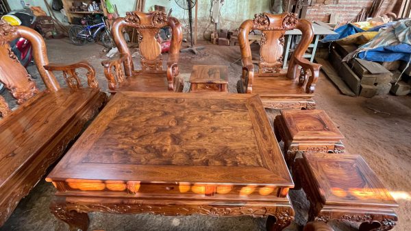 Bộ Bàn Ghế Triện Đào Tay 12 Gỗ Cẩm Lai – Nét Sang Trọng Bền Vững Cho Phòng Khách