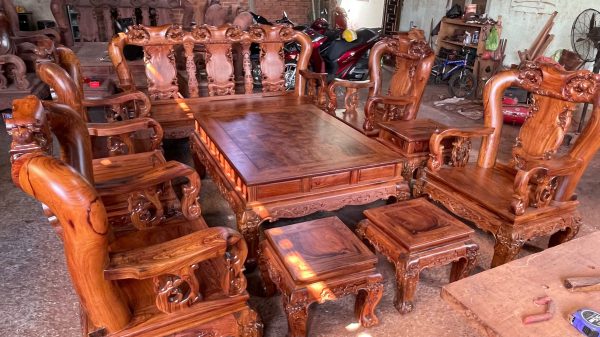 Bộ Bàn Ghế Triện Đào Tay 12 Gỗ Cẩm Lai – Nét Sang Trọng Bền Vững Cho Phòng Khách