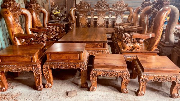 Bộ Bàn Ghế Gỗ Cẩm Lai Mặt Tràn Tay 14 Đục Chạm Nghê – Tuyệt Tác Phong Thủy Cho Phòng Khách Hiện Đại