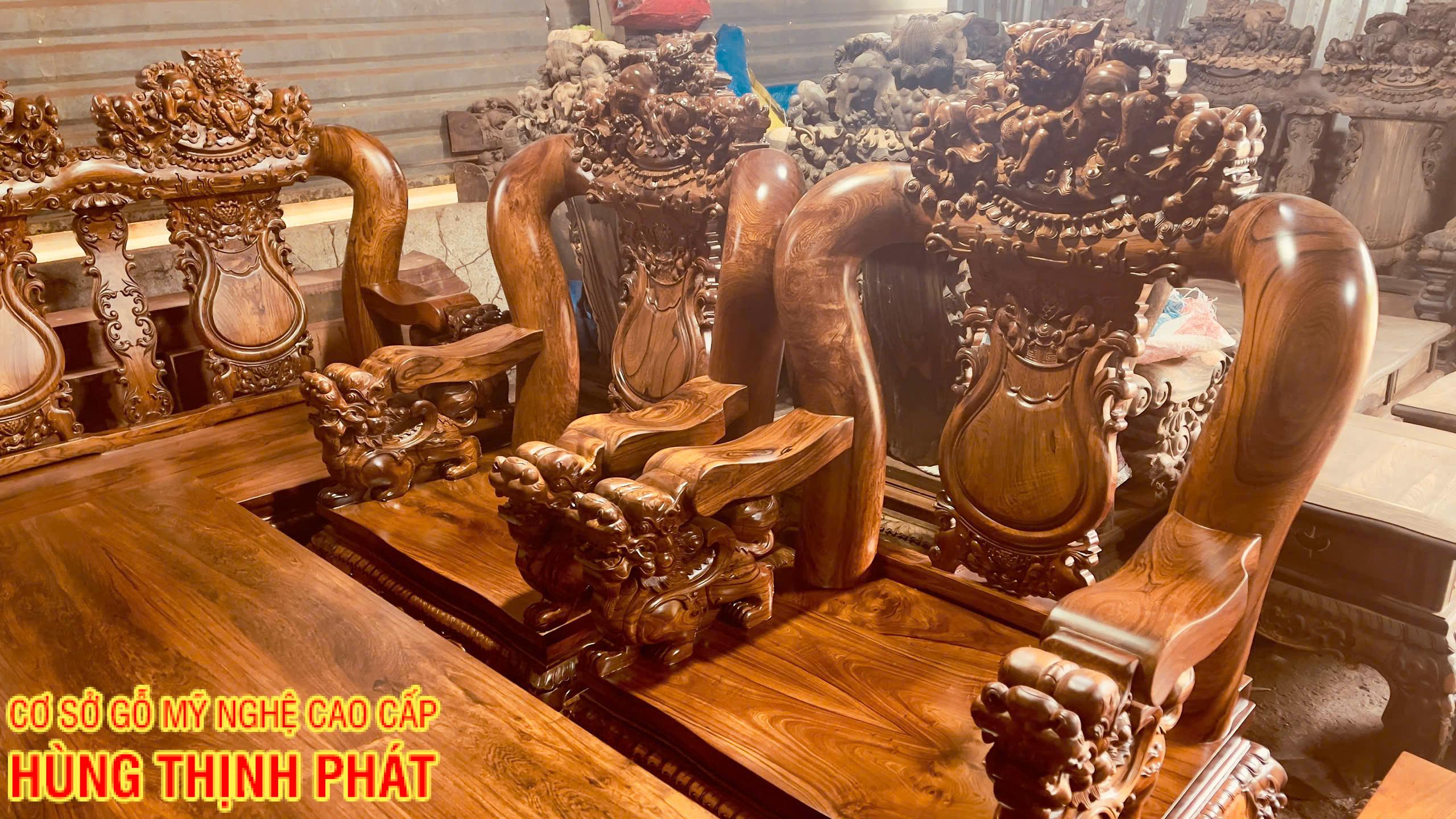 Bộ Bàn Ghế Gỗ Cẩm Lai Mặt Tràn Tay 14 Đục Chạm Nghê – Tuyệt Tác Phong Thủy Cho Phòng Khách Hiện Đại