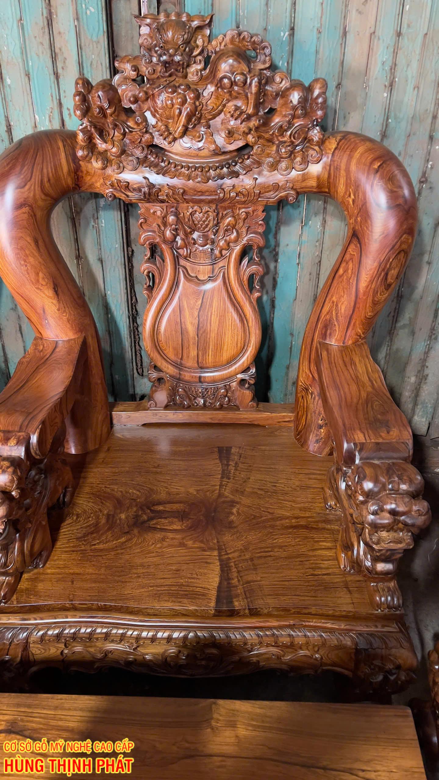Bộ Bàn Ghế Gỗ Cẩm Lai Mặt Tràn Tay 14 Đục Chạm Nghê – Tuyệt Tác Phong Thủy Cho Phòng Khách Hiện Đại