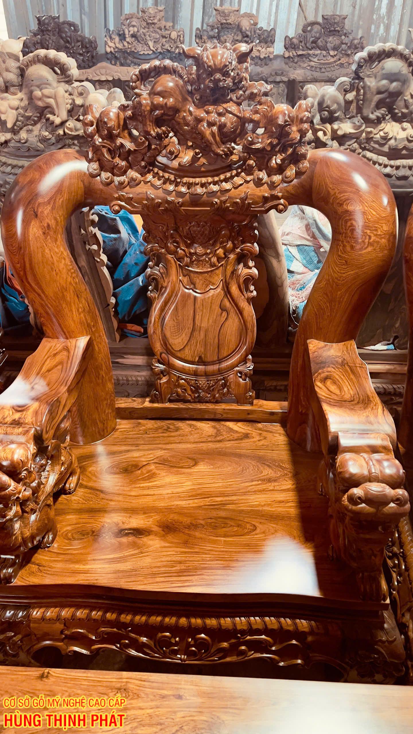 Bộ Bàn Ghế Gỗ Cẩm Lai Mặt Tràn Tay 14 Đục Chạm Nghê – Tuyệt Tác Phong Thủy Cho Phòng Khách Hiện Đại