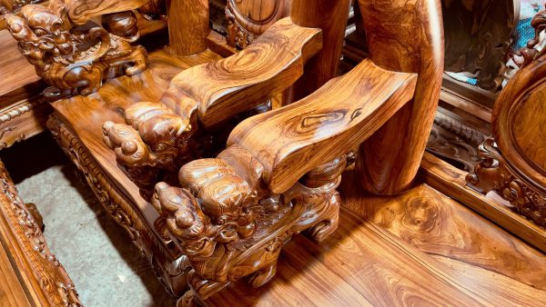 Bộ Bàn Ghế Gỗ Cẩm Lai Mặt Tràn Tay 14 Đục Chạm Nghê – Tuyệt Tác Phong Thủy Cho Phòng Khách Hiện Đại