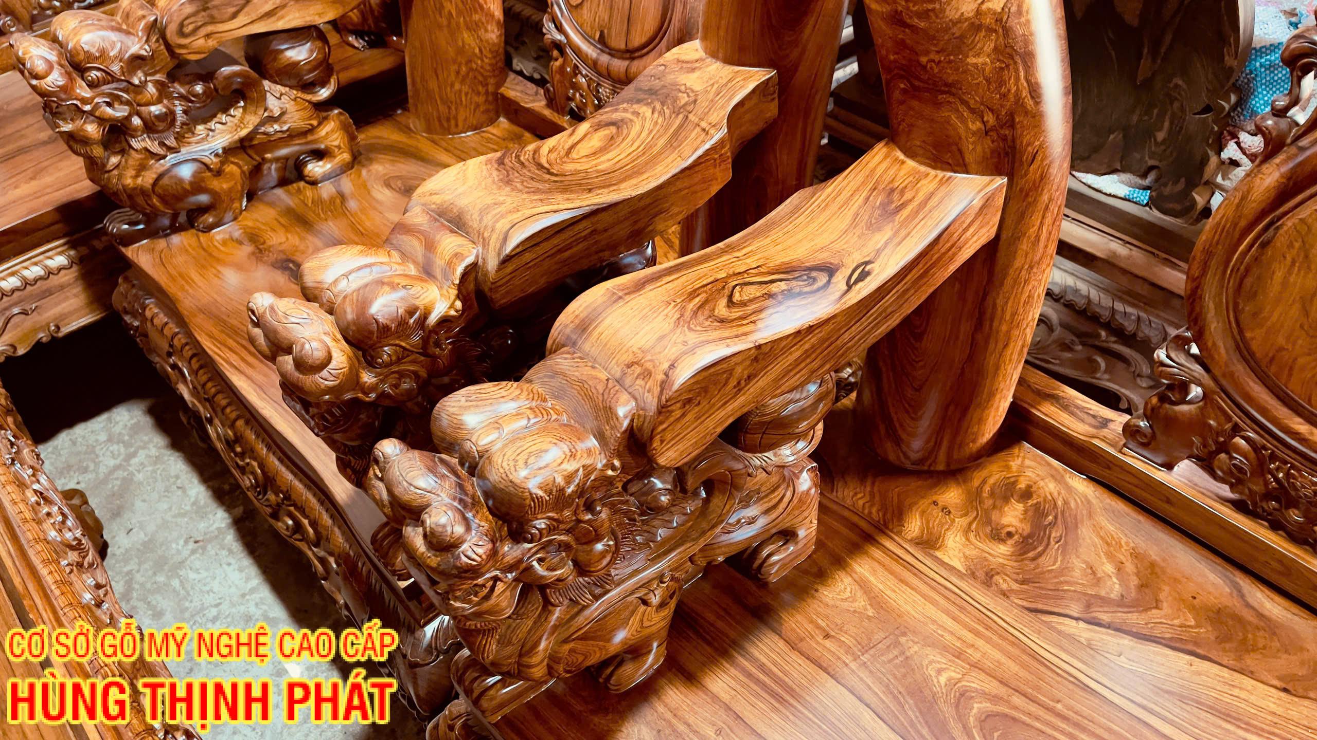 Bộ Bàn Ghế Gỗ Cẩm Lai Mặt Tràn Tay 14 Đục Chạm Nghê – Tuyệt Tác Phong Thủy Cho Phòng Khách Hiện Đại