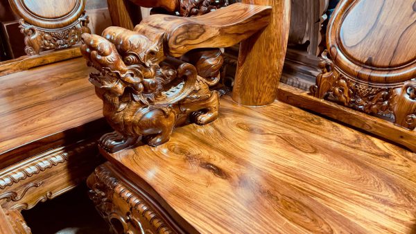 Bộ Bàn Ghế Gỗ Cẩm Lai Mặt Tràn Tay 14 Đục Chạm Nghê – Tuyệt Tác Phong Thủy Cho Phòng Khách Hiện Đại