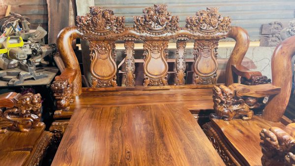 Bộ Bàn Ghế Gỗ Cẩm Lai Mặt Tràn Tay 14 Đục Chạm Nghê – Tuyệt Tác Phong Thủy Cho Phòng Khách Hiện Đại