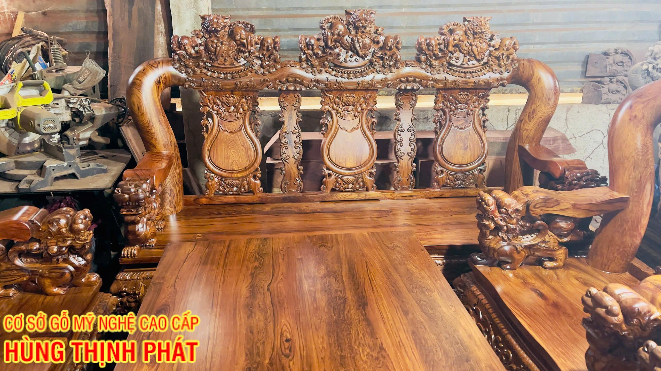 Bộ Bàn Ghế Gỗ Cẩm Lai Mặt Tràn Tay 14 Đục Chạm Nghê – Tuyệt Tác Phong Thủy Cho Phòng Khách Hiện Đại