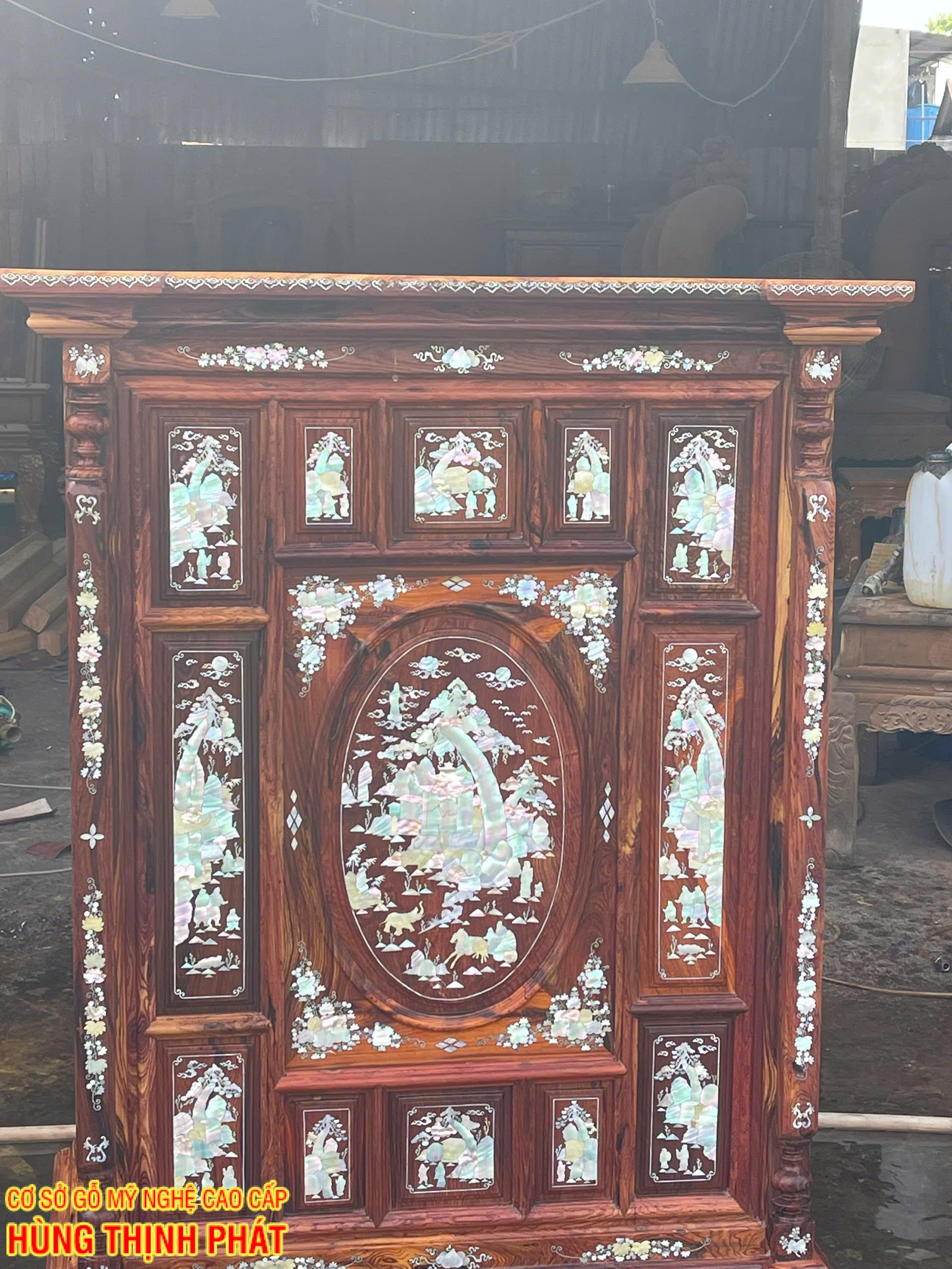 Tủ Thờ 13 Trám Cẩn Ốc Gỗ Cẩm Lai – Nét Đẹp Tâm Linh Tinh Tế Cho Mọi Gia Đình